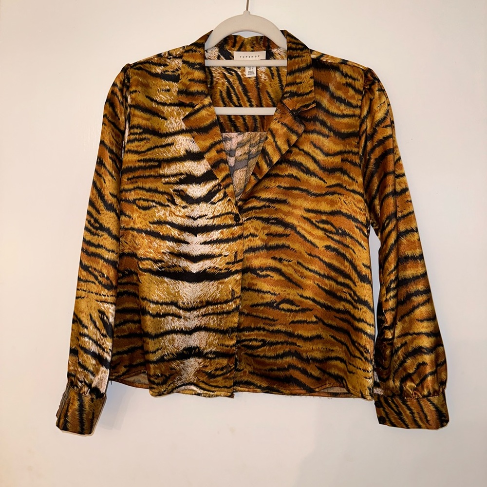 Topshop Tiger Animal Print Satin Button Down Top Blouse Womens Size 4 Petite